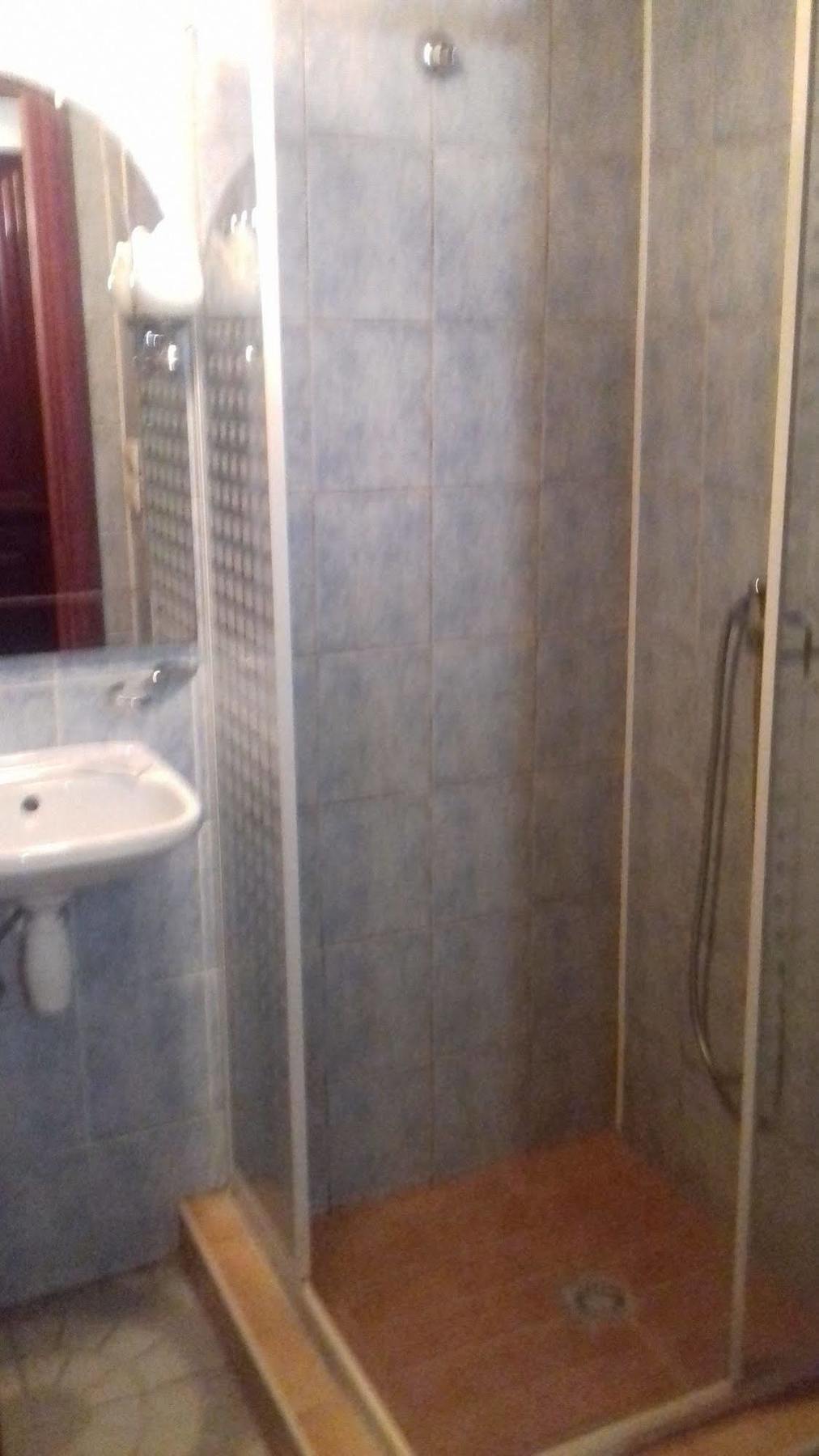 Bogdan Khmelnytskyi Hotel Kiev Esterno foto
