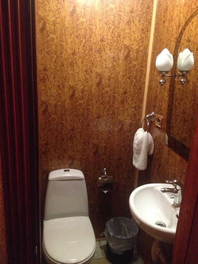 Bogdan Khmelnytskyi Hotel Kiev Esterno foto